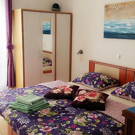 Apartment By The Sea - 7692 *