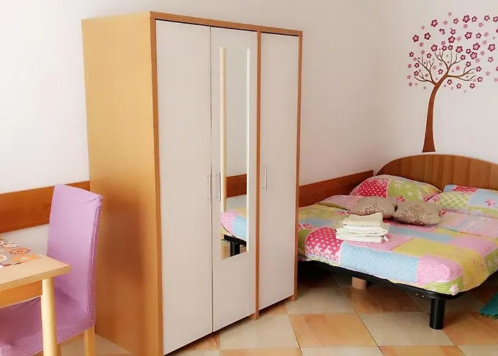 Apartment By The Sea - 7692 *